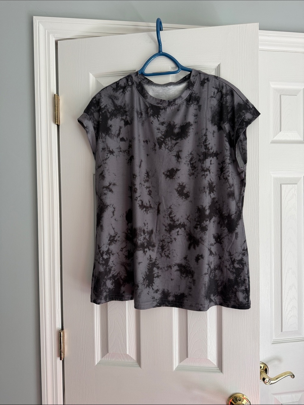 Women's Black & Gray Tie-Dye Short Sleeve Tee